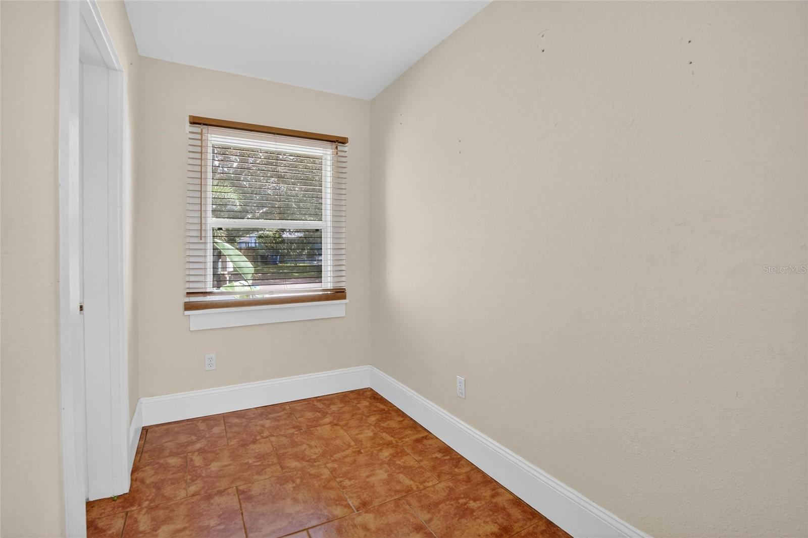 Image 12 of 84 For 1034 27th Street N