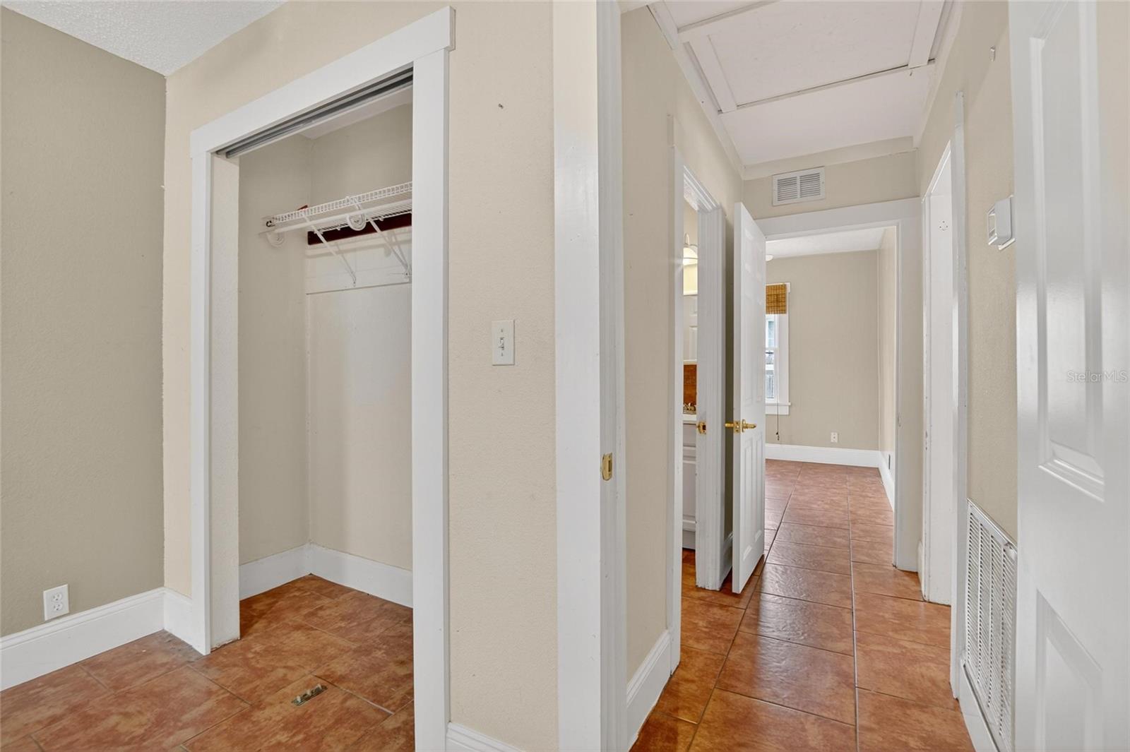 Image 14 of 84 For 1034 27th Street N