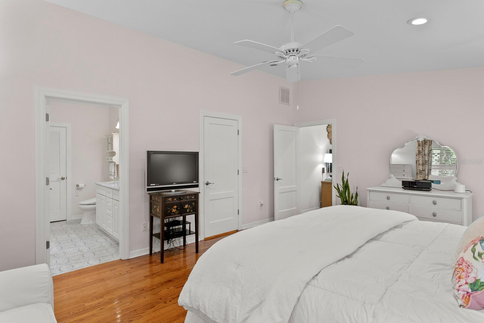 Image 26 of 61 For 3910 Tacon Street