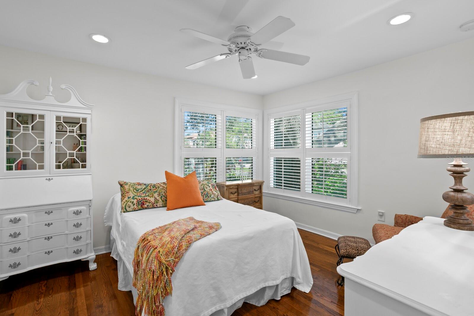 Image 30 of 61 For 3910 Tacon Street