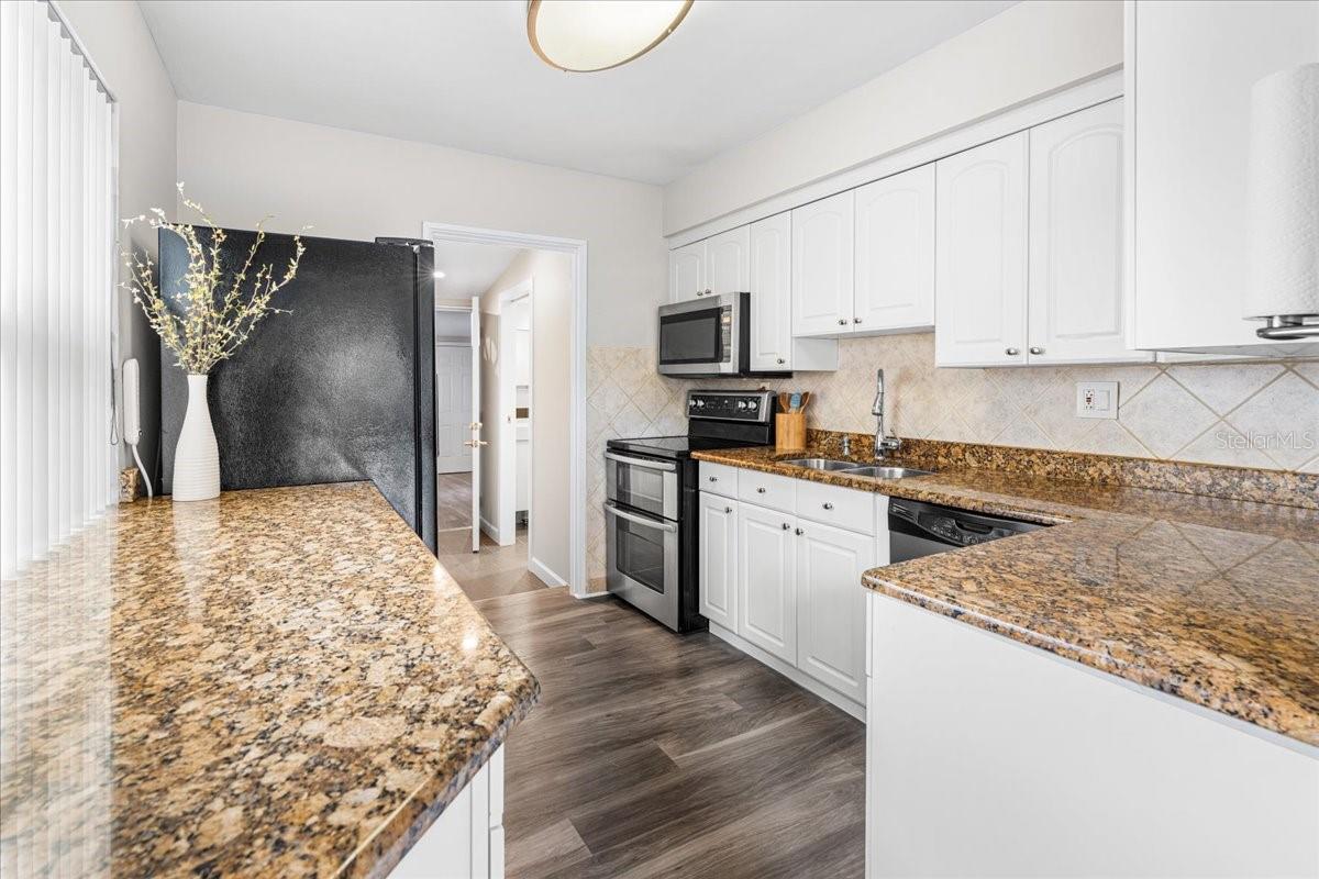 Image 10 of 22 For 819 Southwest Boulevard N