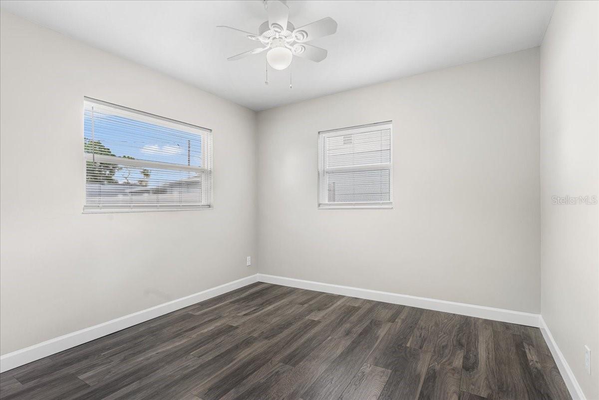 Image 13 of 22 For 819 Southwest Boulevard N