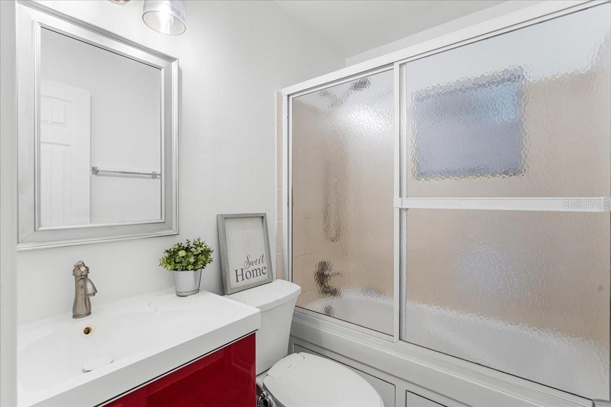 Image 15 of 22 For 819 Southwest Boulevard N