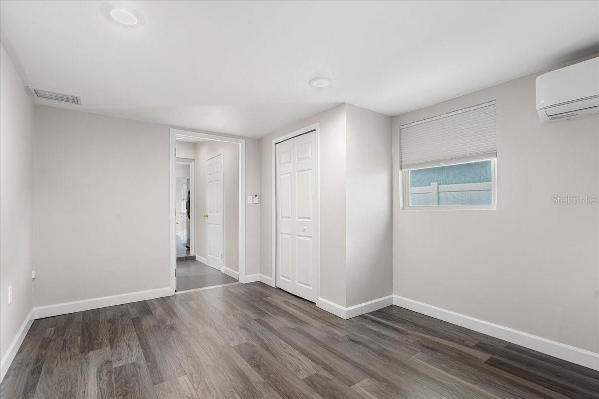 Image 17 of 22 For 819 Southwest Boulevard N