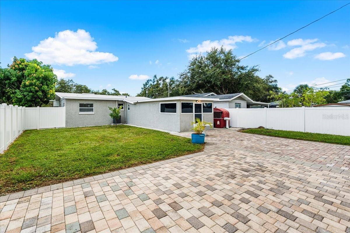 Image 20 of 22 For 819 Southwest Boulevard N