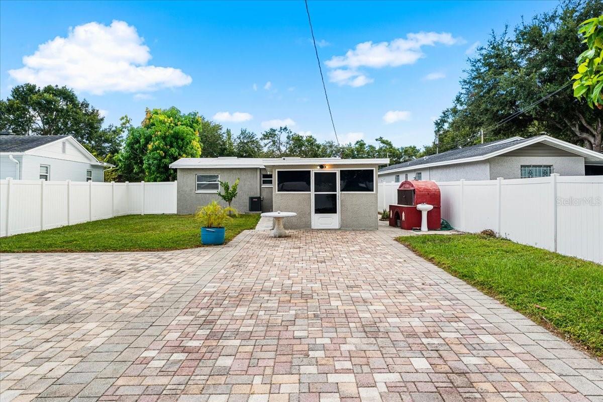 Image 21 of 22 For 819 Southwest Boulevard N