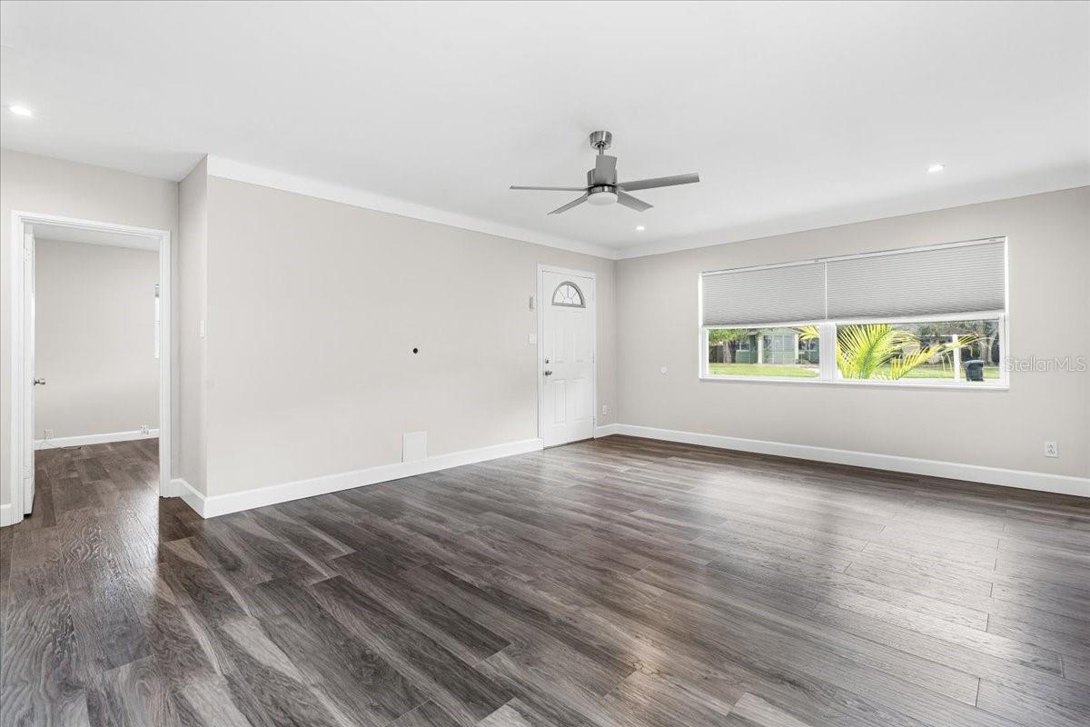 Image 8 of 22 For 819 Southwest Boulevard N