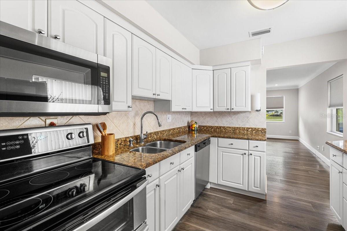 Image 9 of 22 For 819 Southwest Boulevard N