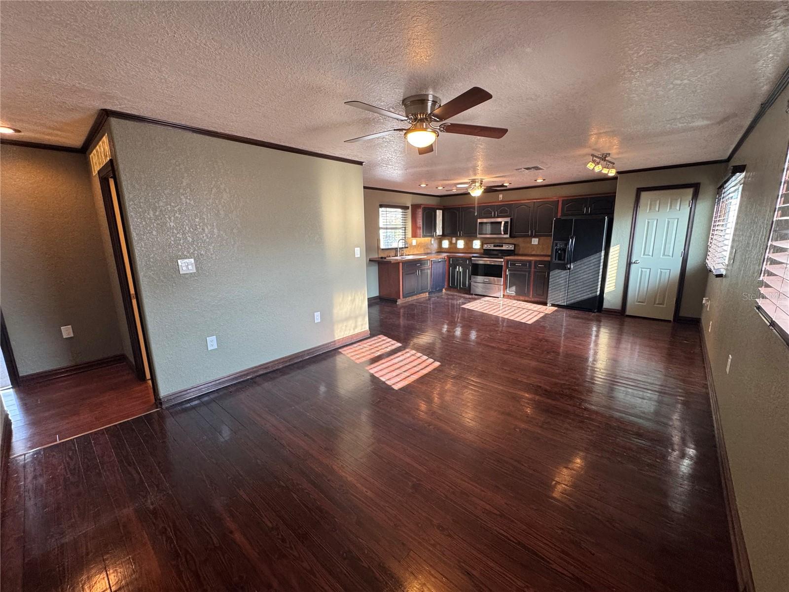 Image 13 of 33 For 7106 Jeanne Avenue