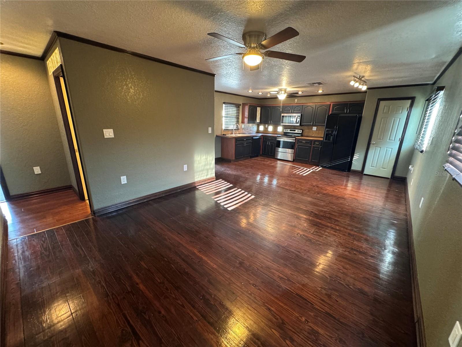 Image 17 of 33 For 7106 Jeanne Avenue