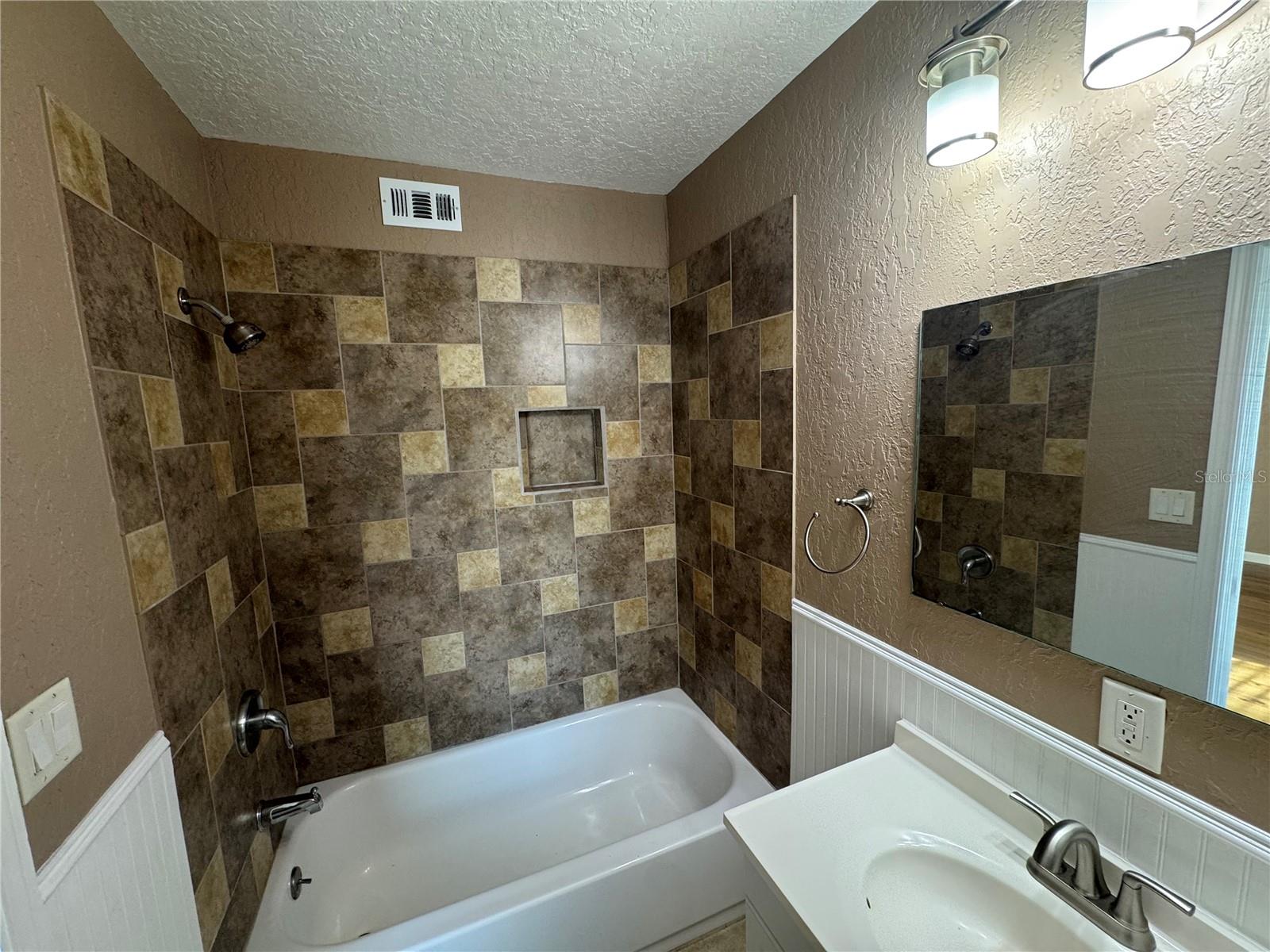 Image 31 of 33 For 7106 Jeanne Avenue