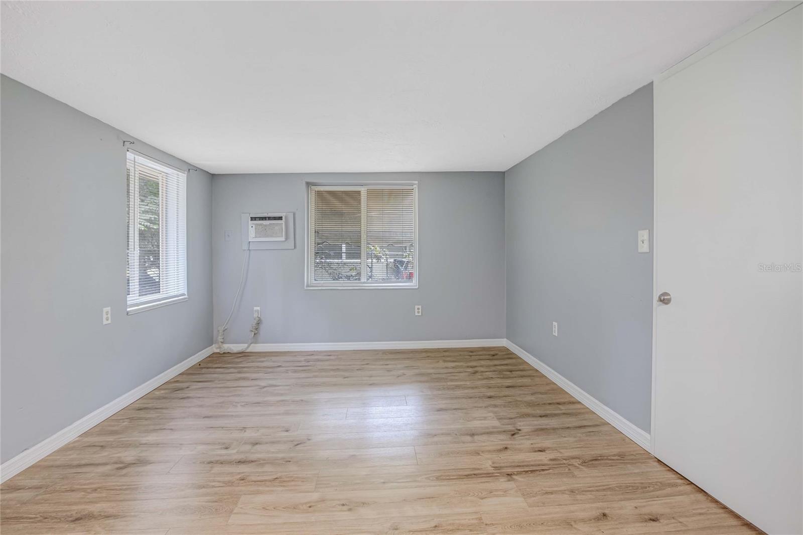 Image 19 of 26 For 1416 19th Avenue W
