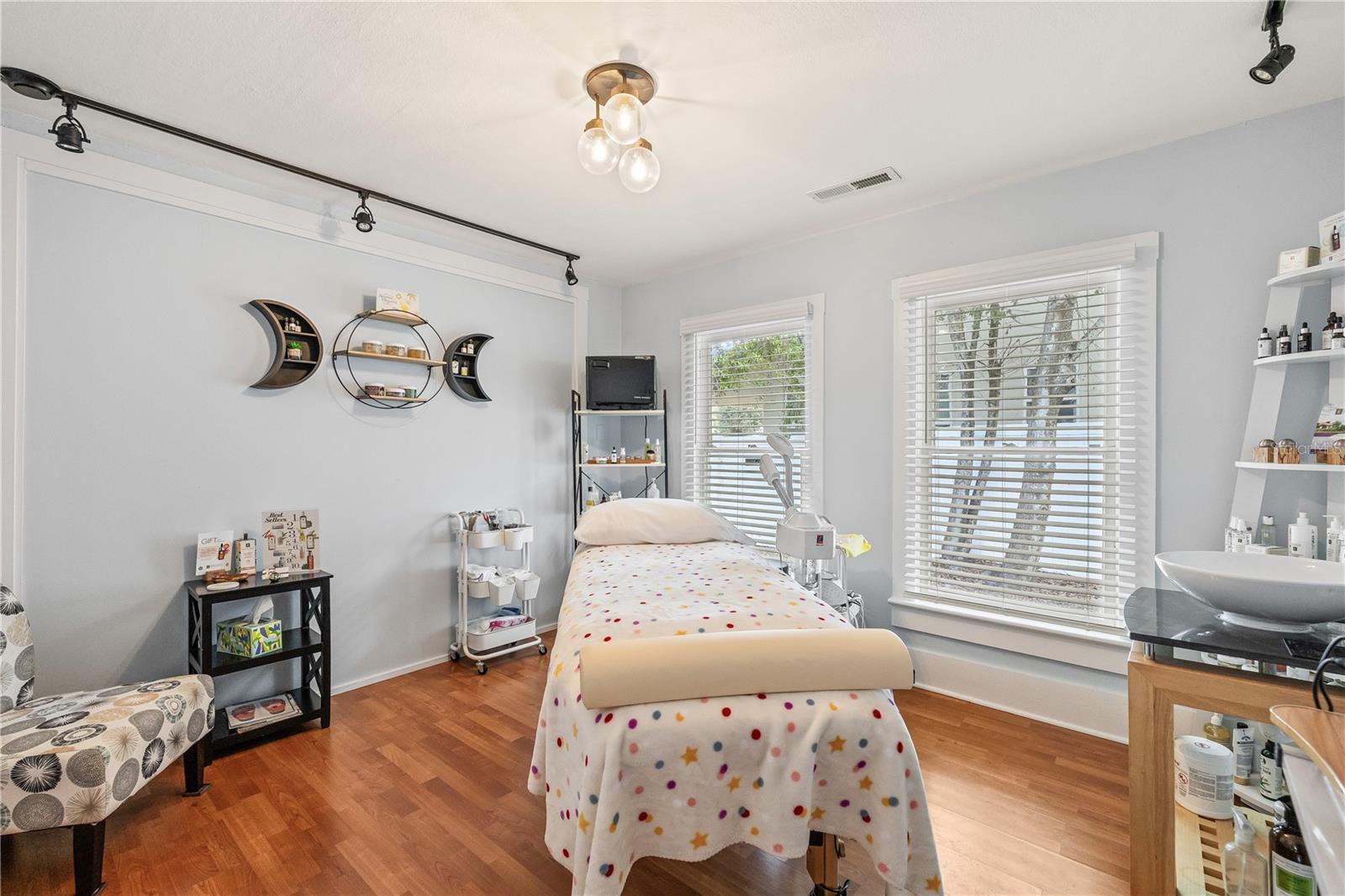 Image 17 of 38 For 805 Turner Street