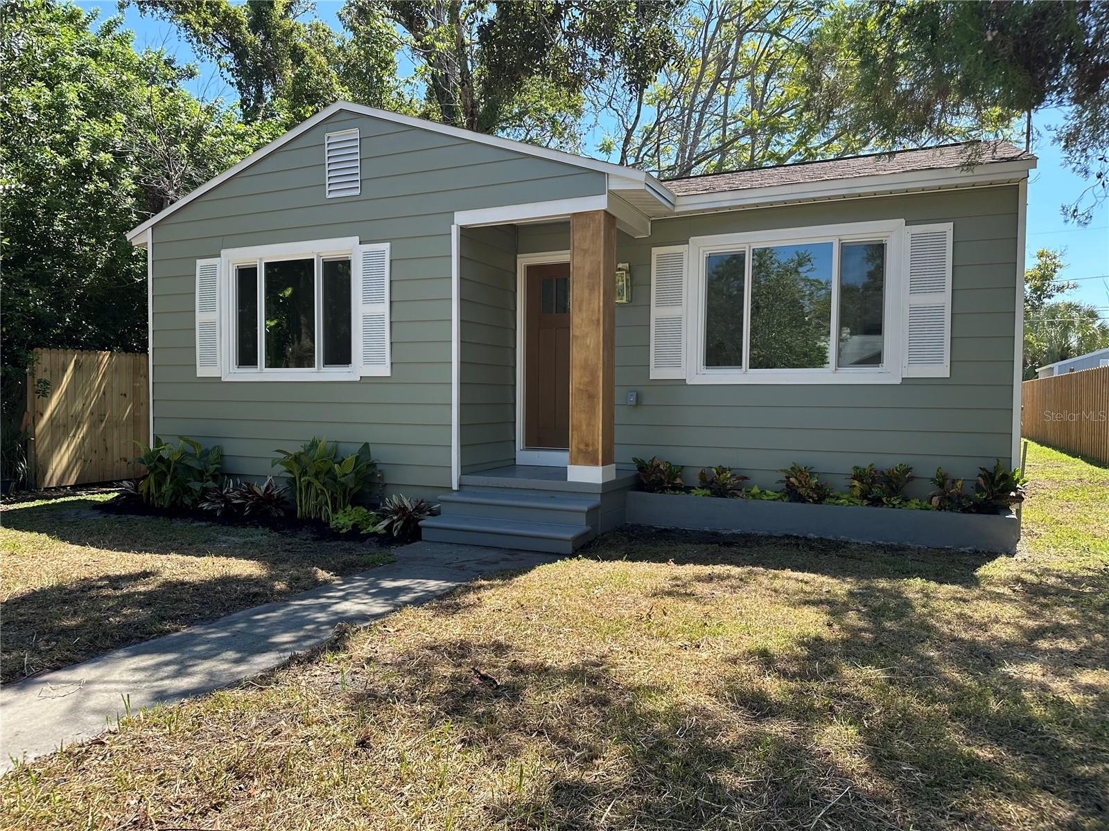 Image 2 of 12 For 620 38th Avenue N