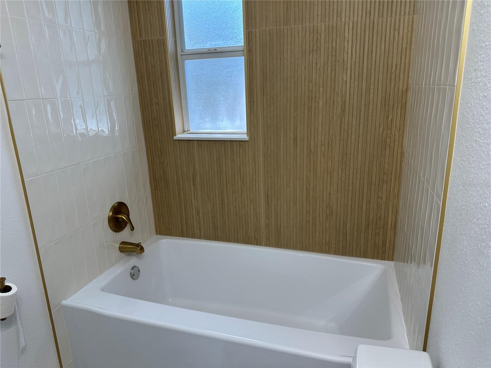 Image 8 of 12 For 620 38th Avenue N