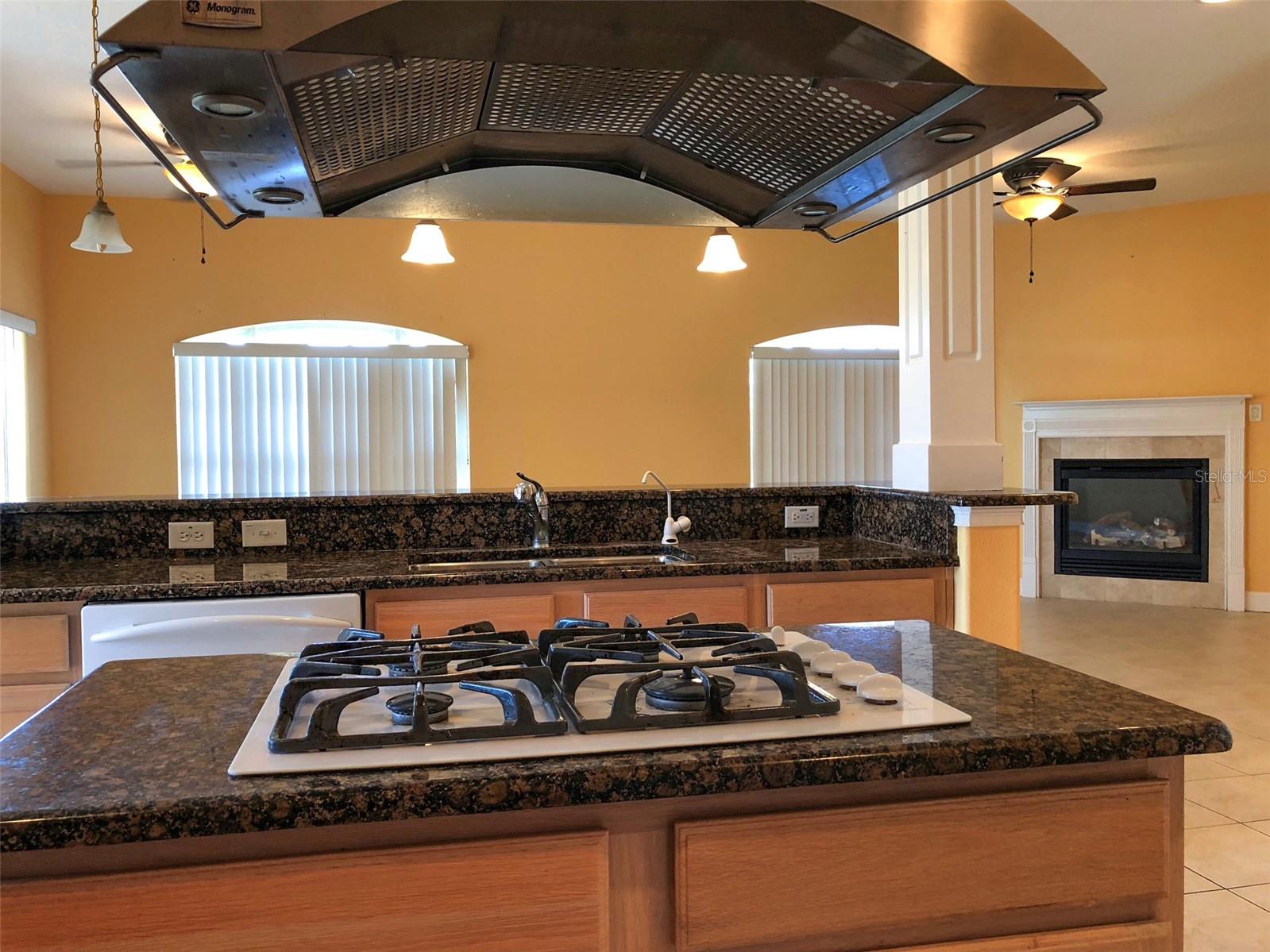 Image 18 of 31 For 6517 Channelside Drive