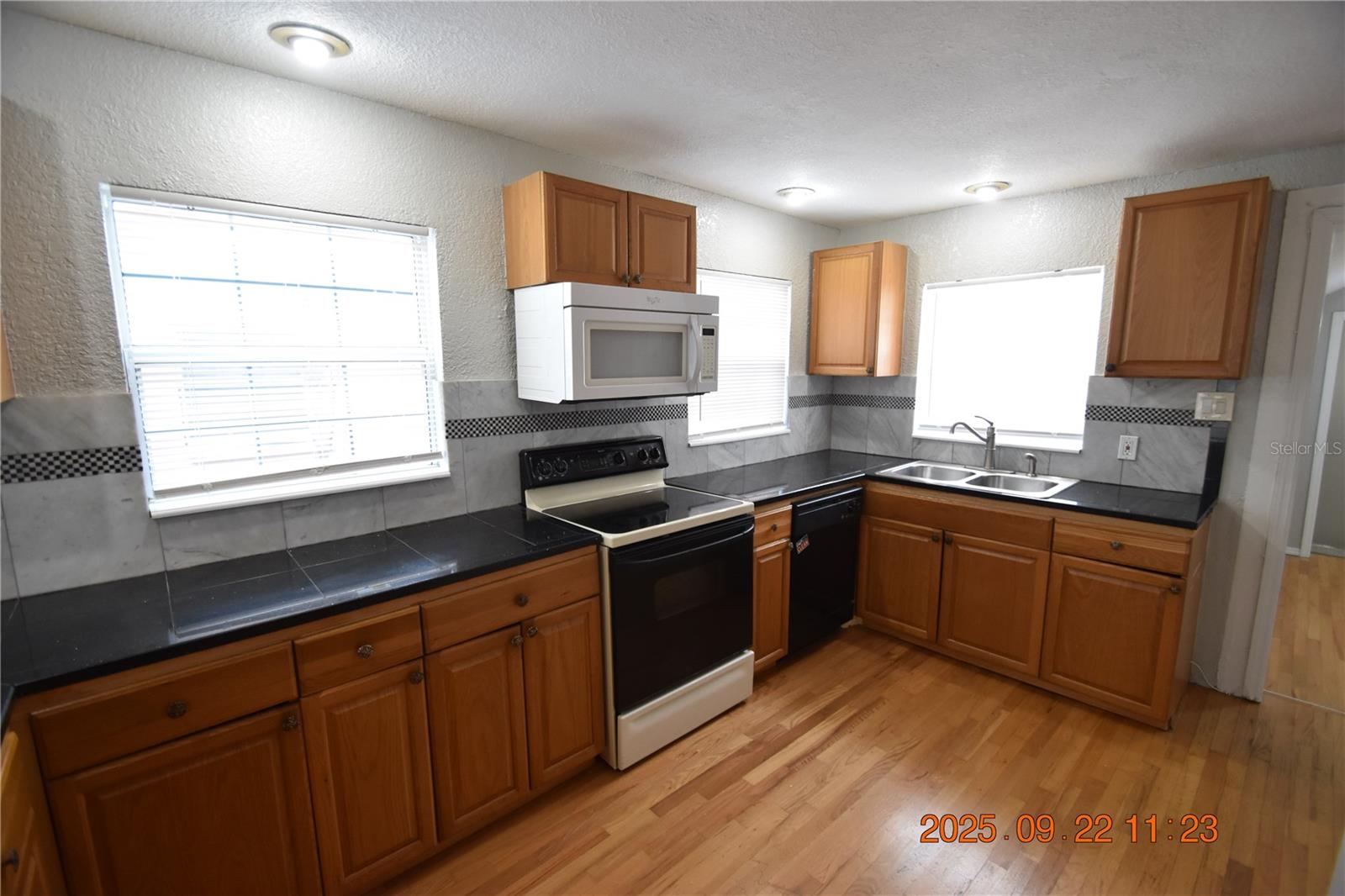 Image 22 of 38 For 5101 15th Avenue S