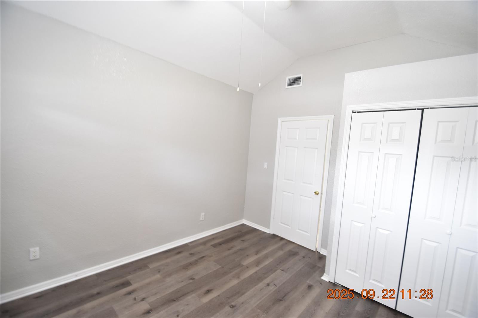 Image 27 of 38 For 5101 15th Avenue S
