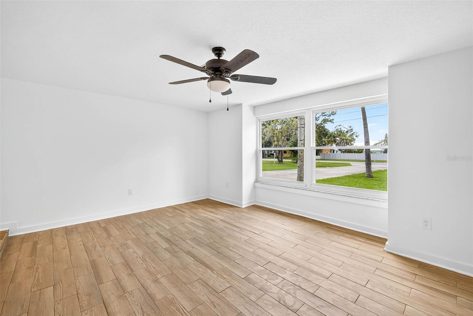 Image 10 of 61 For 603 Shore Drive E