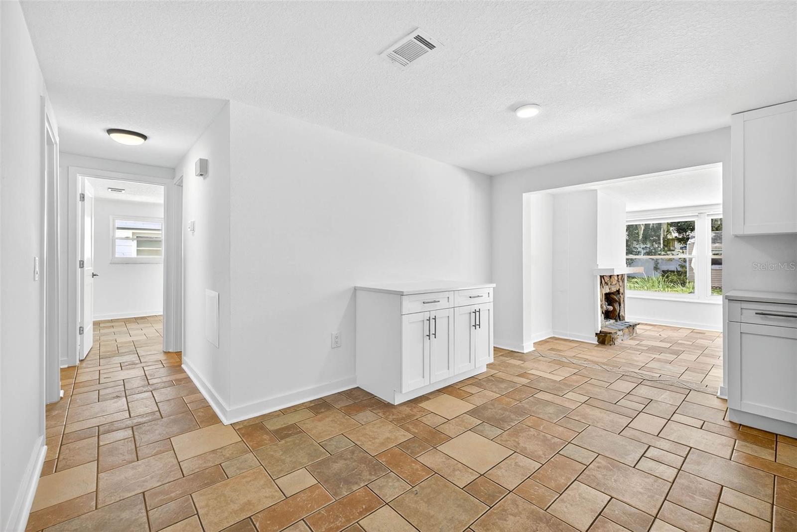 Image 14 of 61 For 603 Shore Drive E