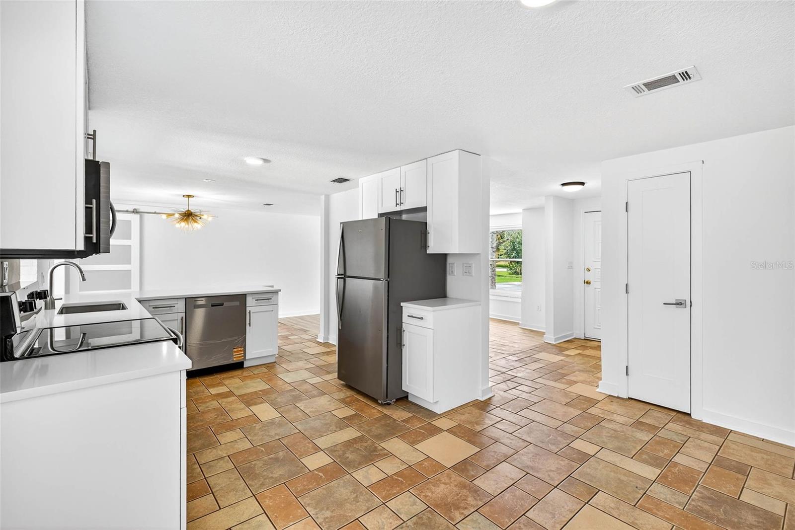 Image 15 of 61 For 603 Shore Drive E