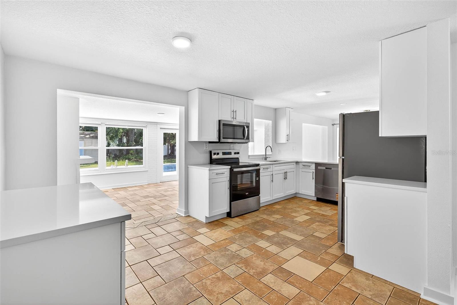 Image 16 of 61 For 603 Shore Drive E