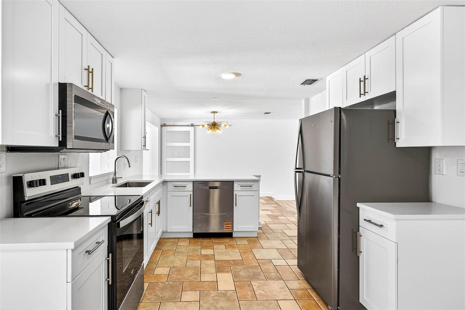 Image 17 of 61 For 603 Shore Drive E