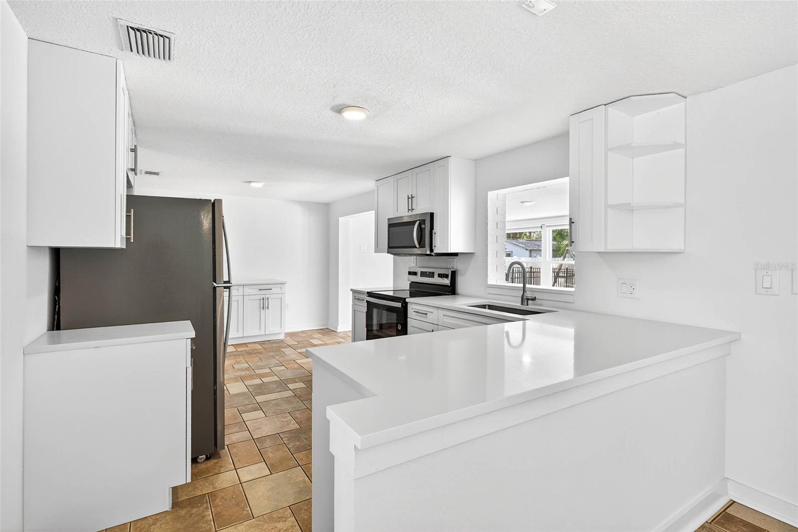 Image 18 of 61 For 603 Shore Drive E