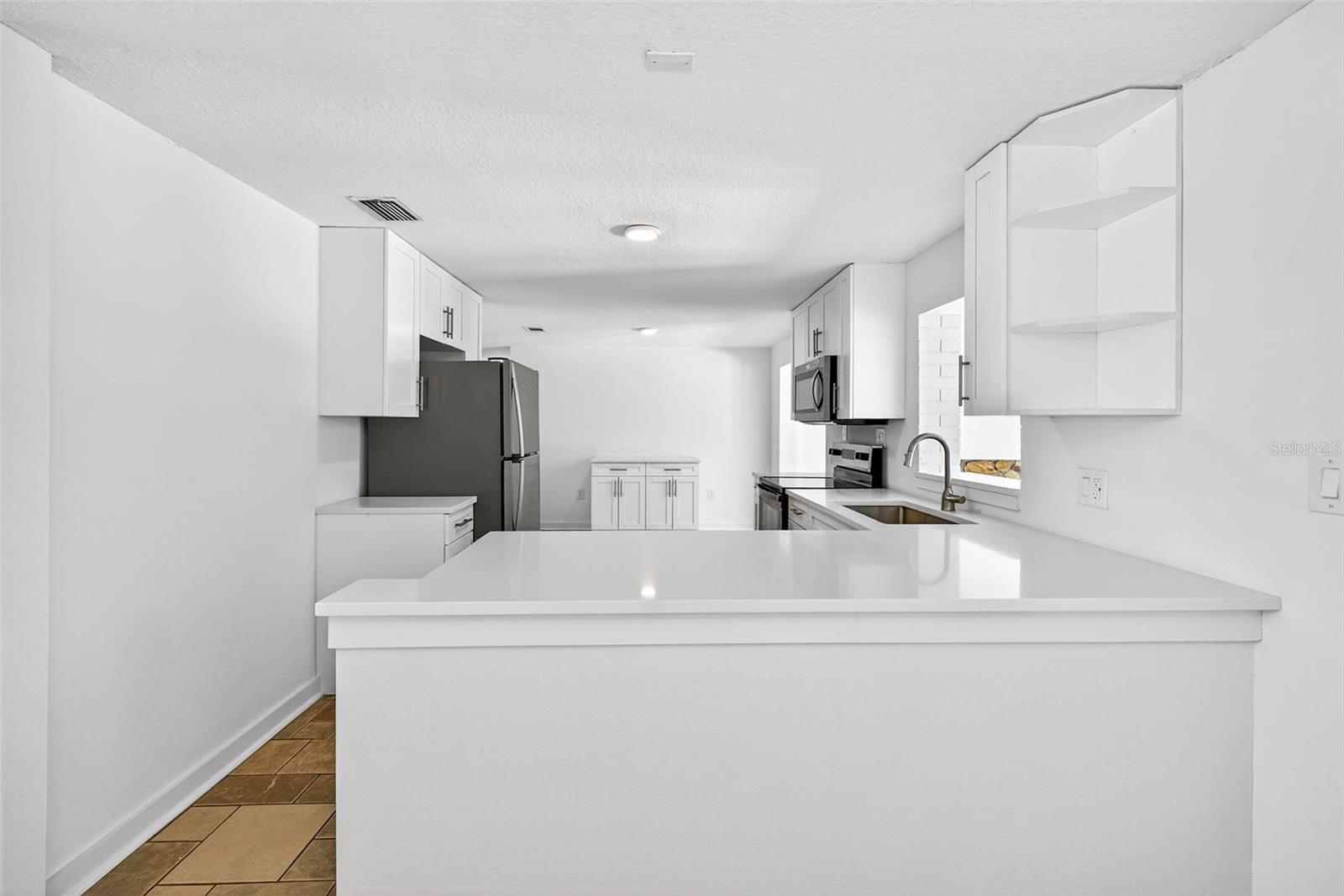 Image 19 of 61 For 603 Shore Drive E