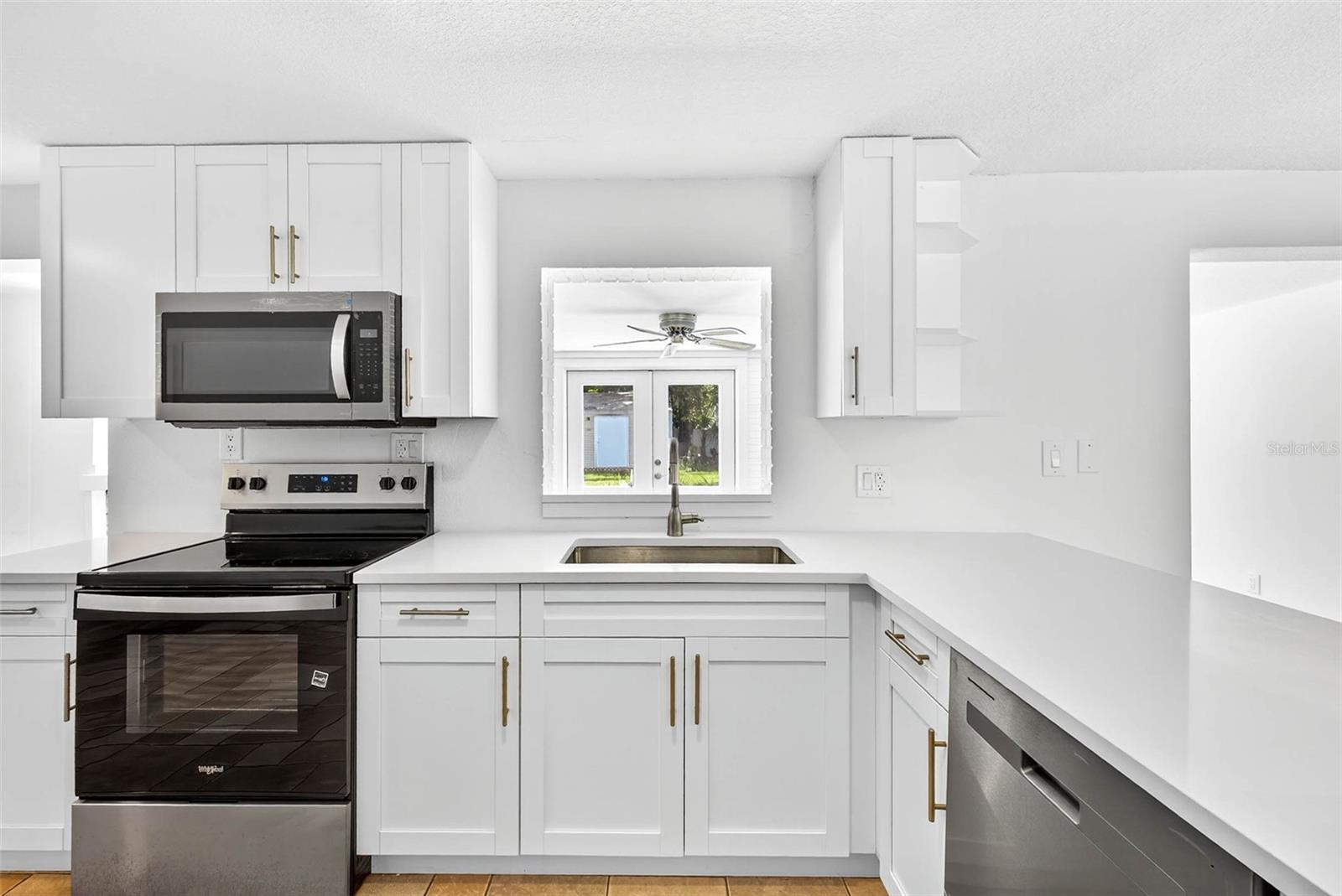 Image 21 of 61 For 603 Shore Drive E