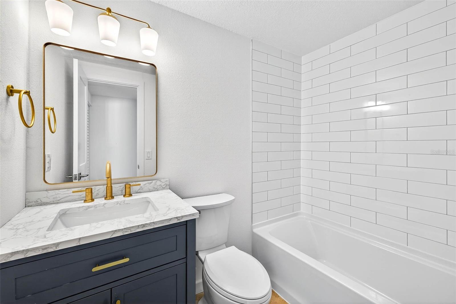 Image 33 of 61 For 603 Shore Drive E