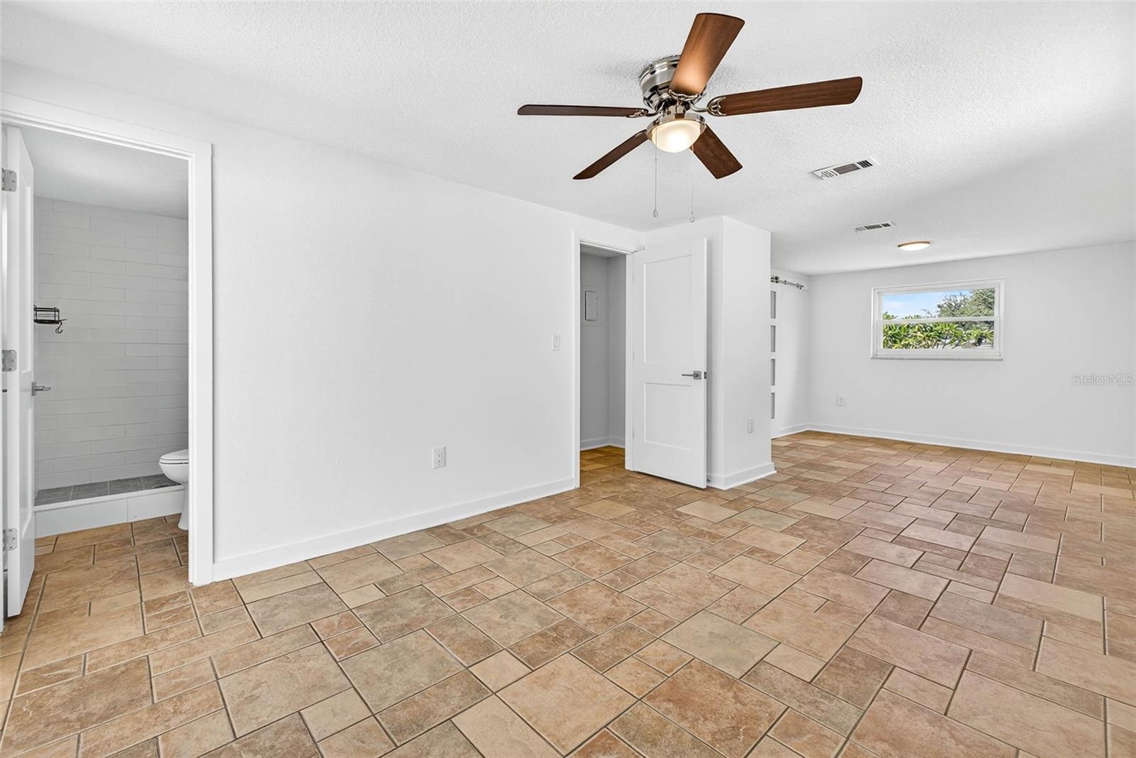 Image 35 of 61 For 603 Shore Drive E