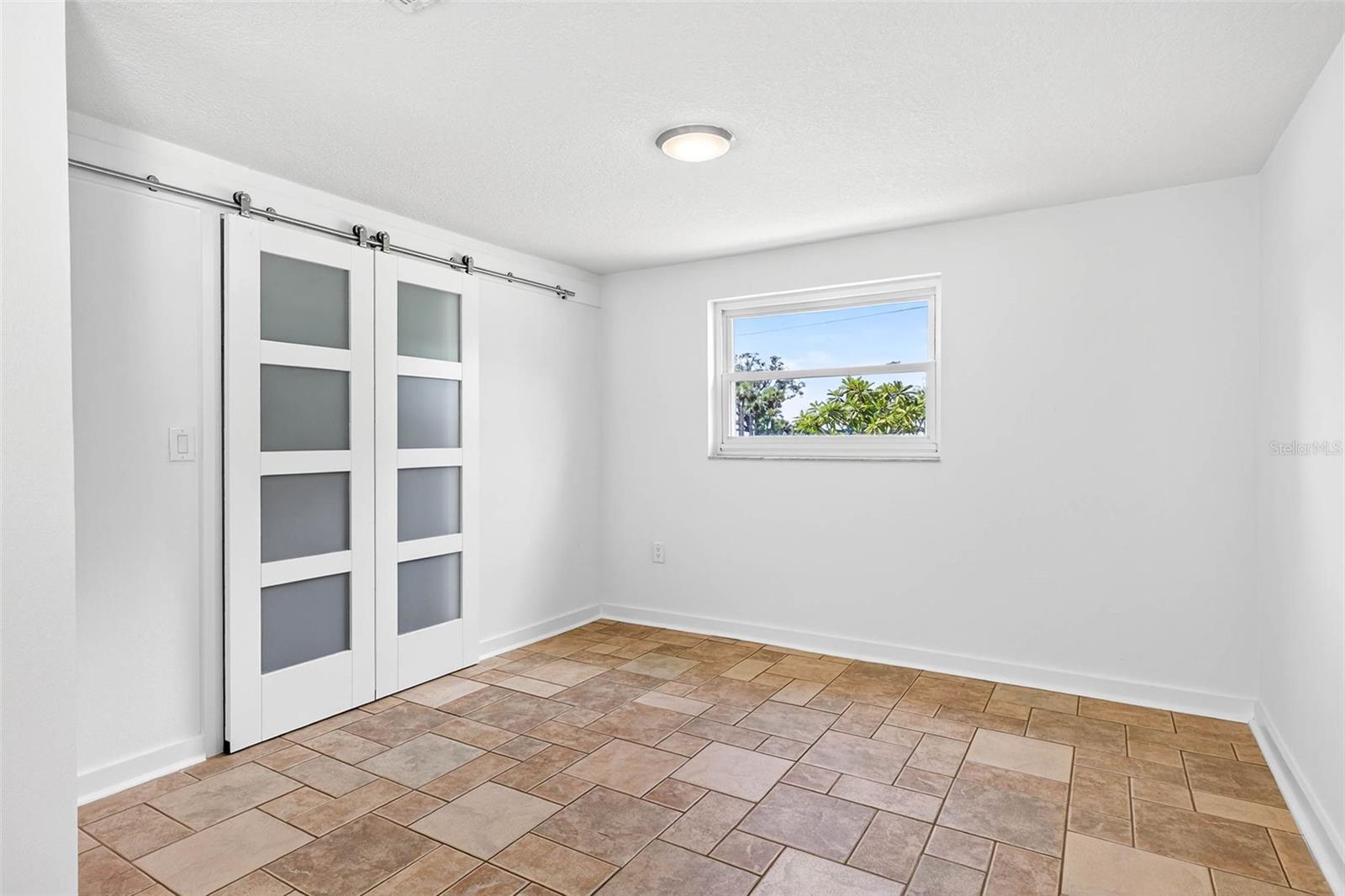 Image 37 of 61 For 603 Shore Drive E