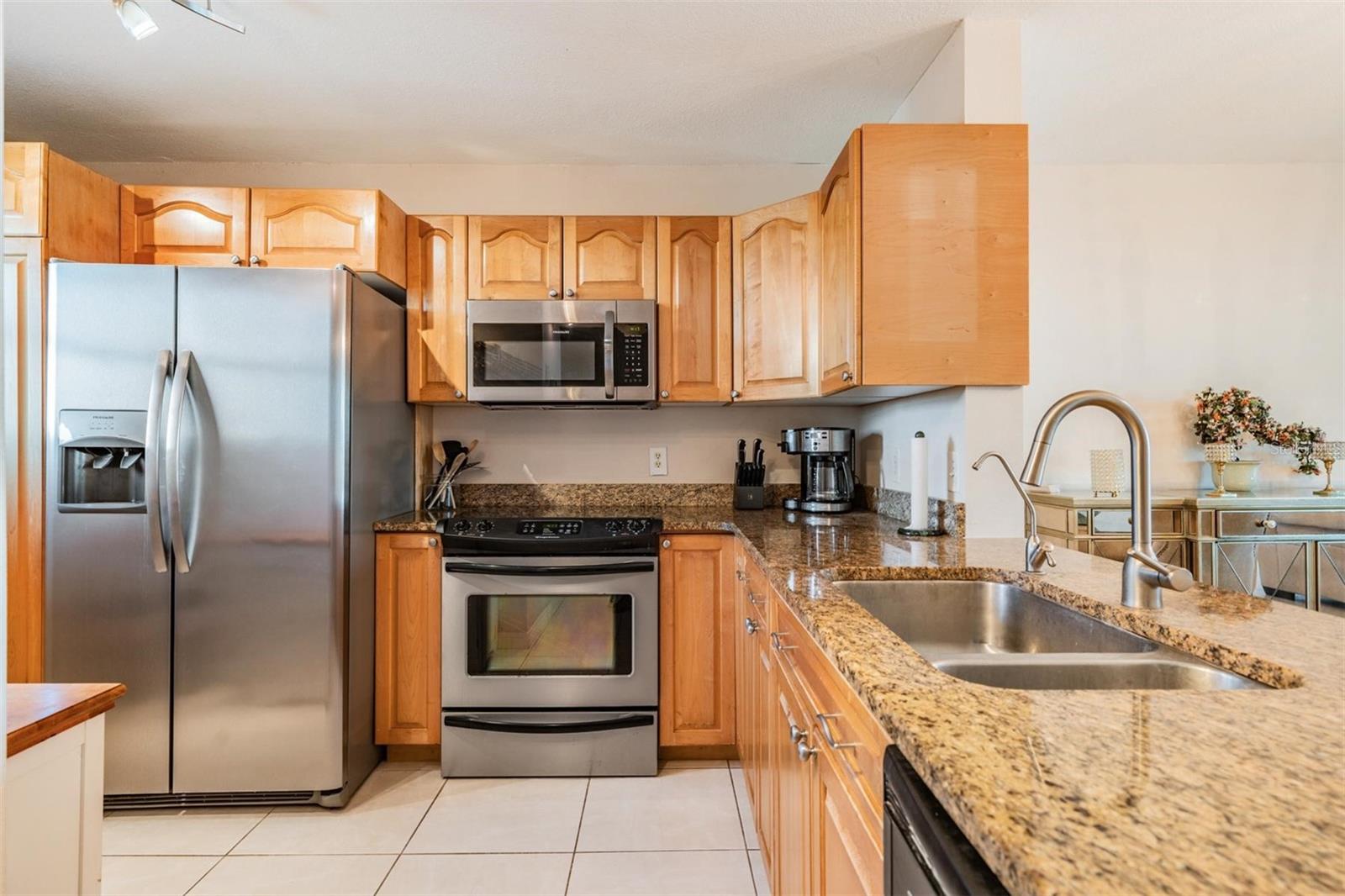 Image 10 of 36 For 18304 Gulf Boulevard 216