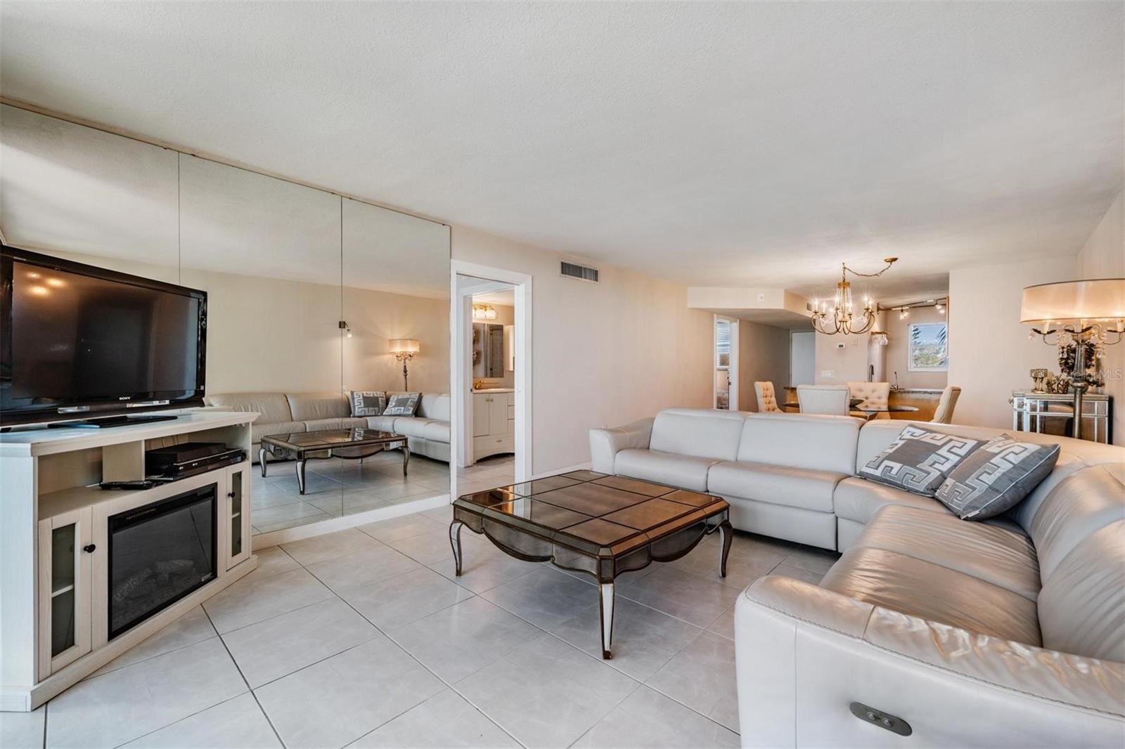 Image 17 of 36 For 18304 Gulf Boulevard 216