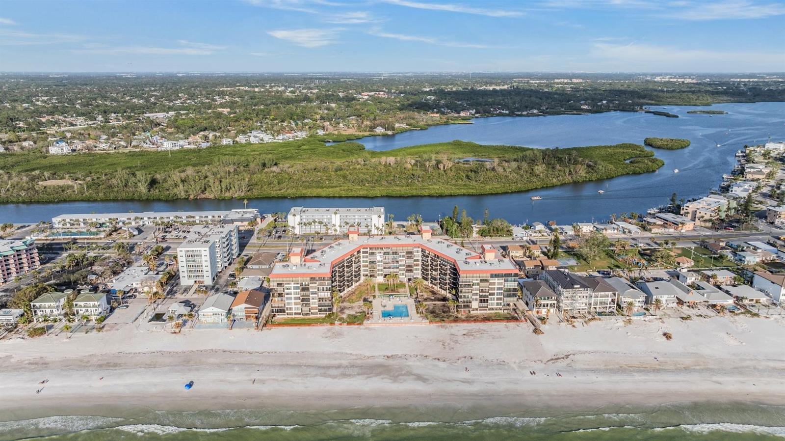 Image 32 of 36 For 18304 Gulf Boulevard 216