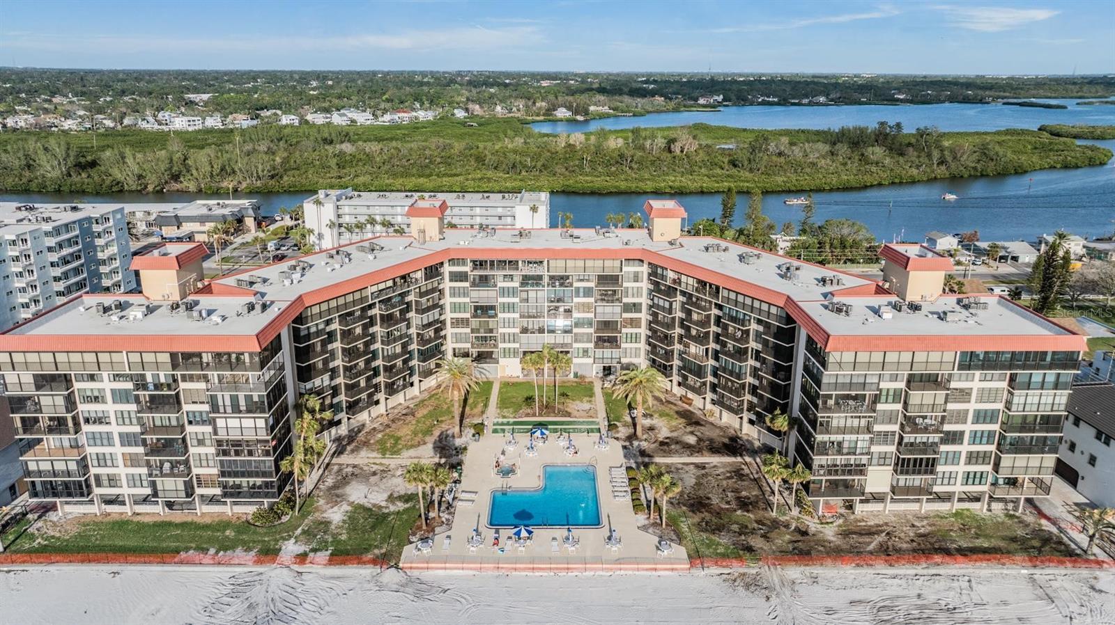 Image 4 of 36 For 18304 Gulf Boulevard 216
