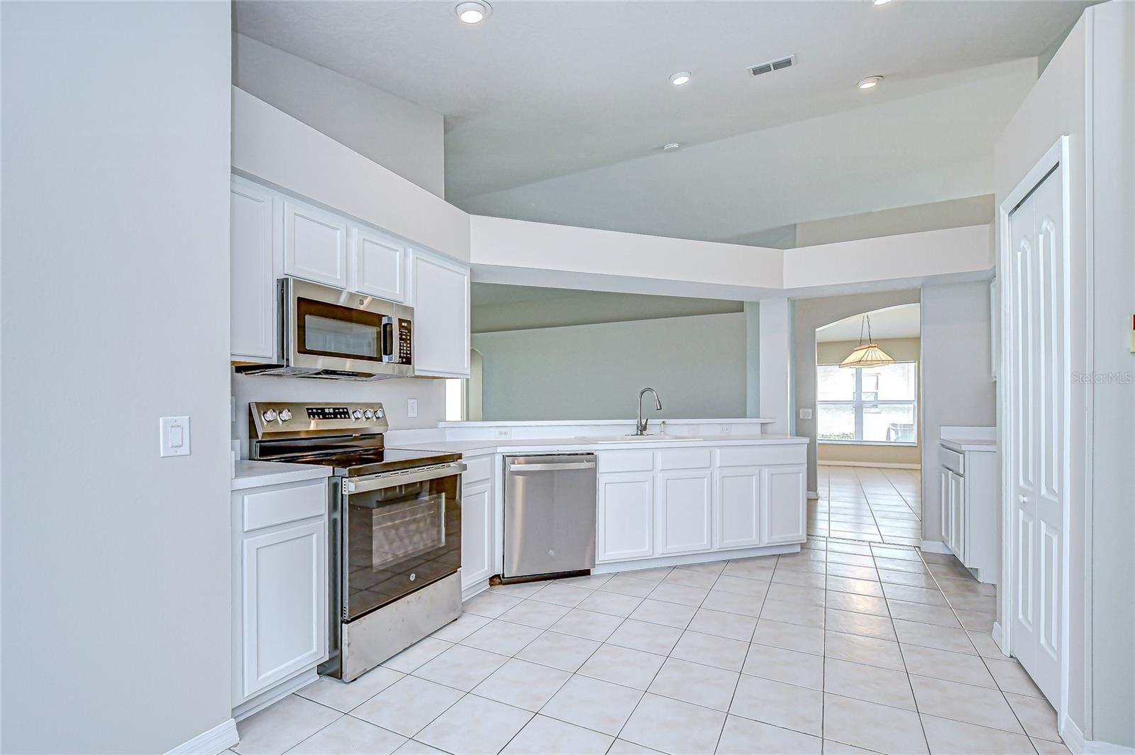 Image 10 of 30 For 25712 Bruford Boulevard