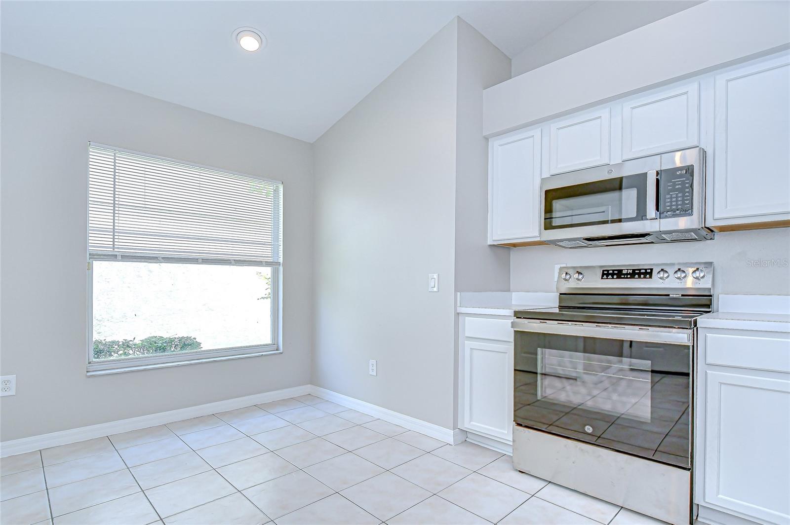 Image 12 of 30 For 25712 Bruford Boulevard