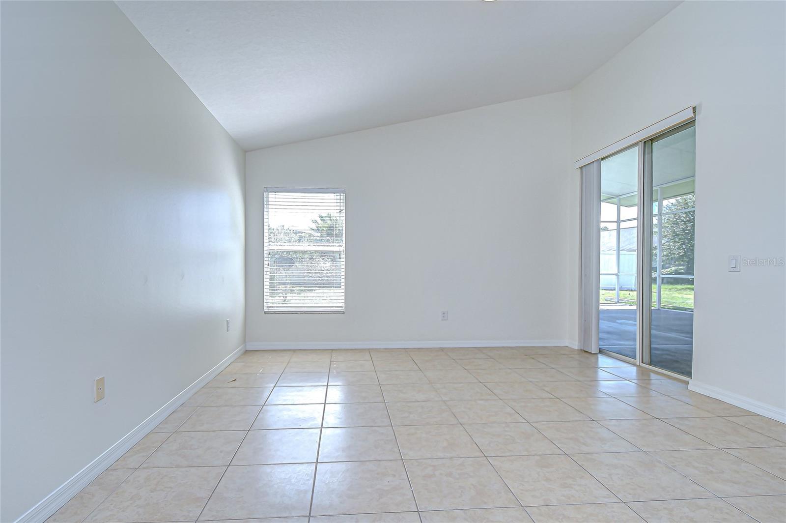Image 14 of 30 For 25712 Bruford Boulevard