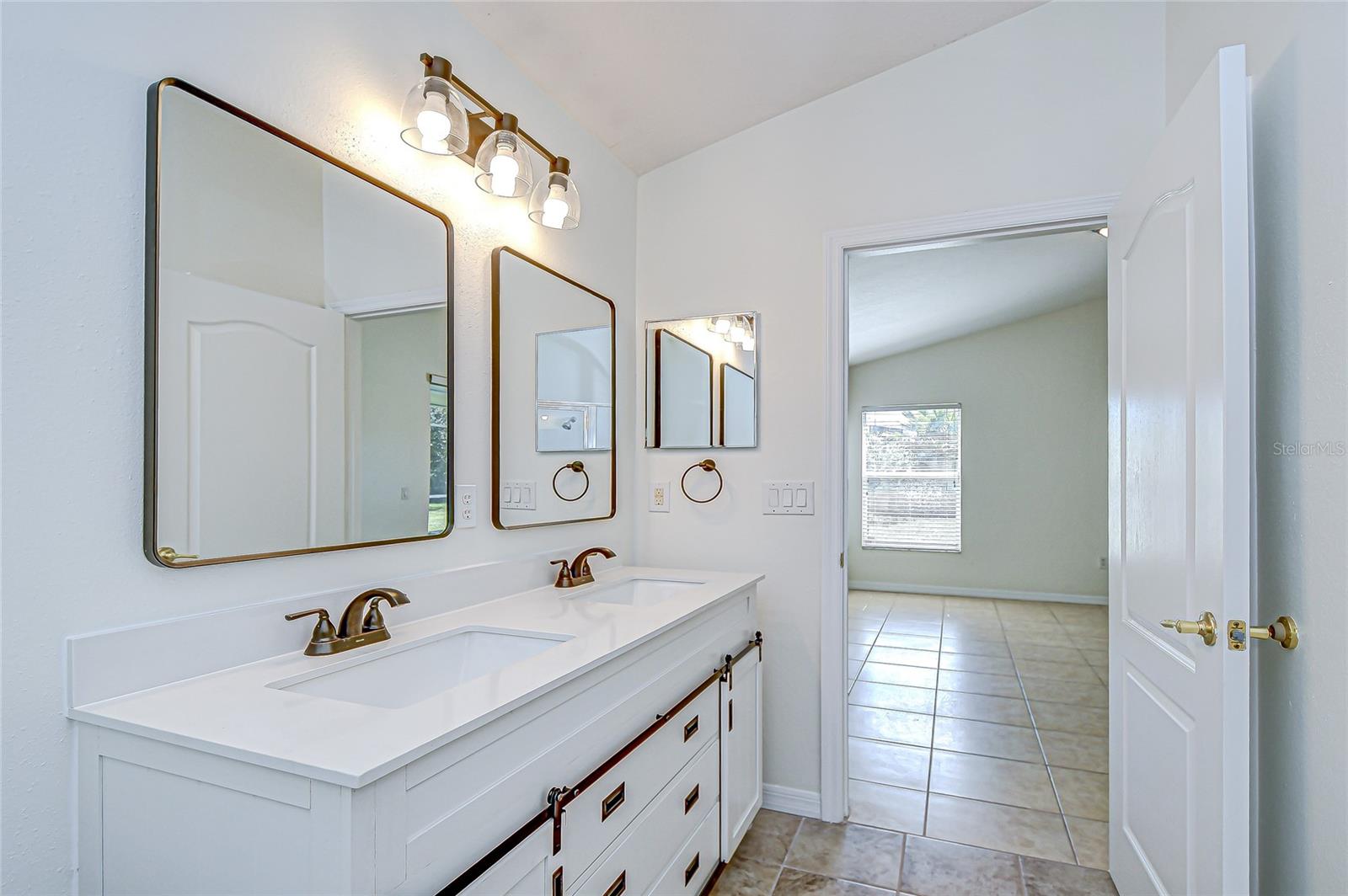 Image 17 of 30 For 25712 Bruford Boulevard