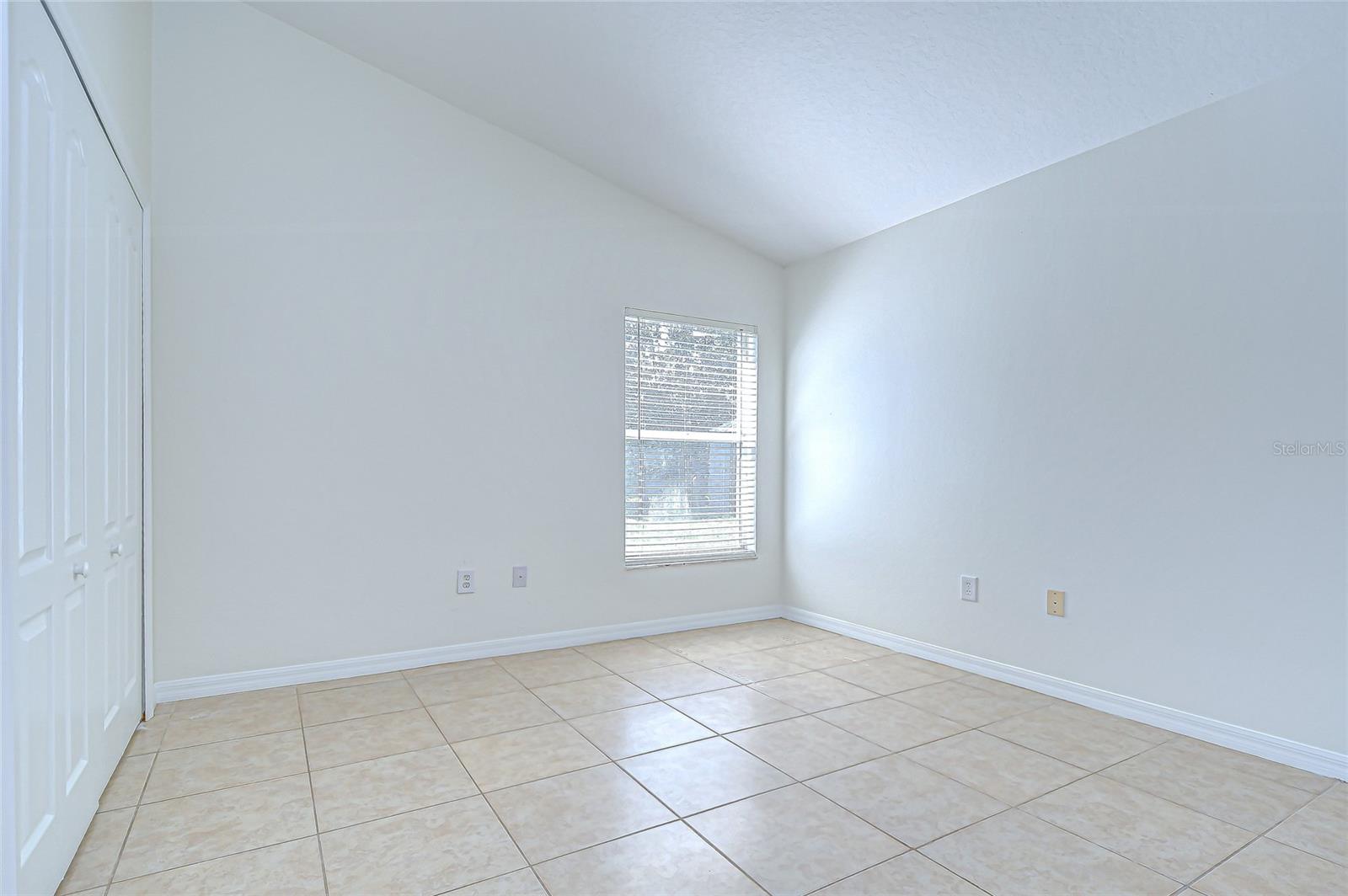 Image 19 of 30 For 25712 Bruford Boulevard
