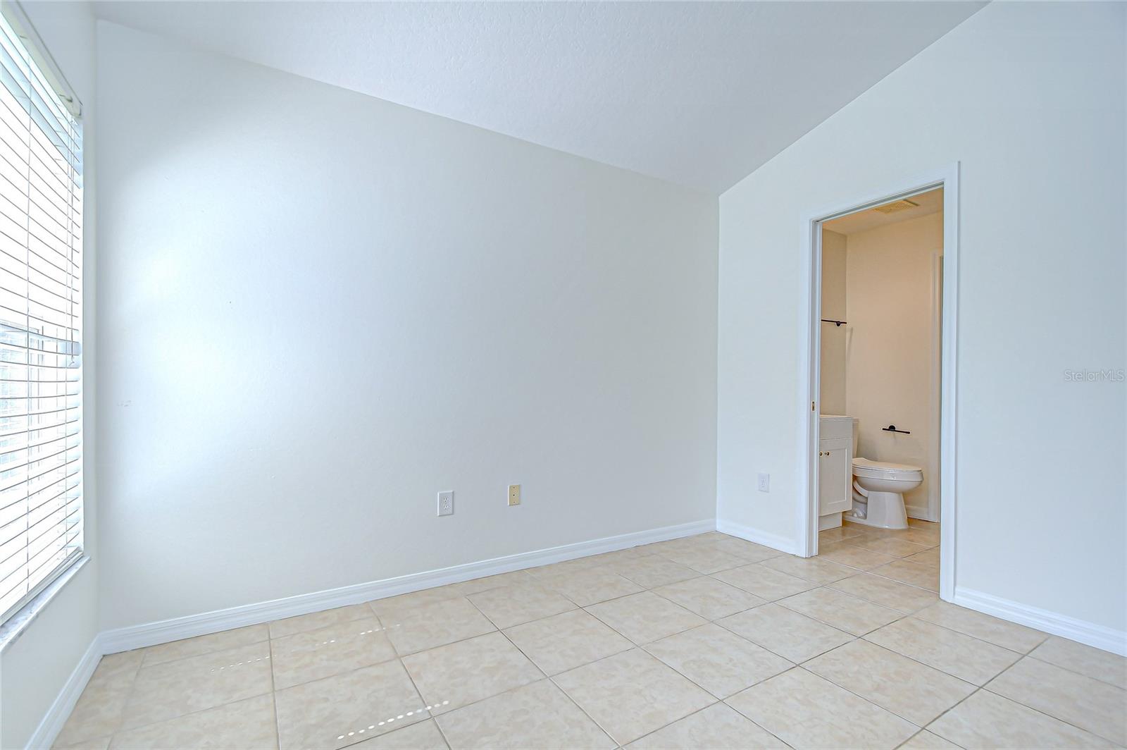 Image 20 of 30 For 25712 Bruford Boulevard