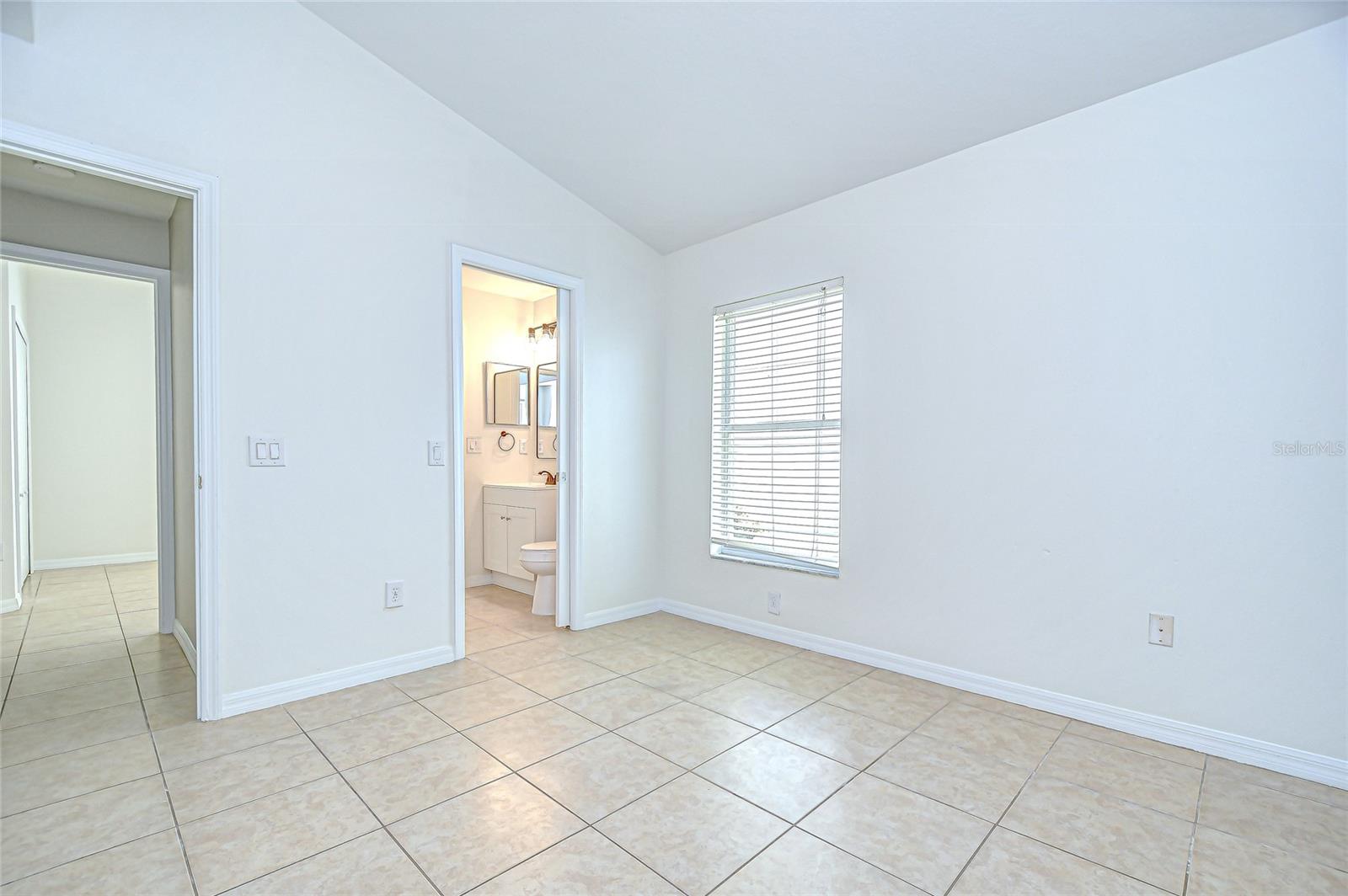 Image 24 of 30 For 25712 Bruford Boulevard
