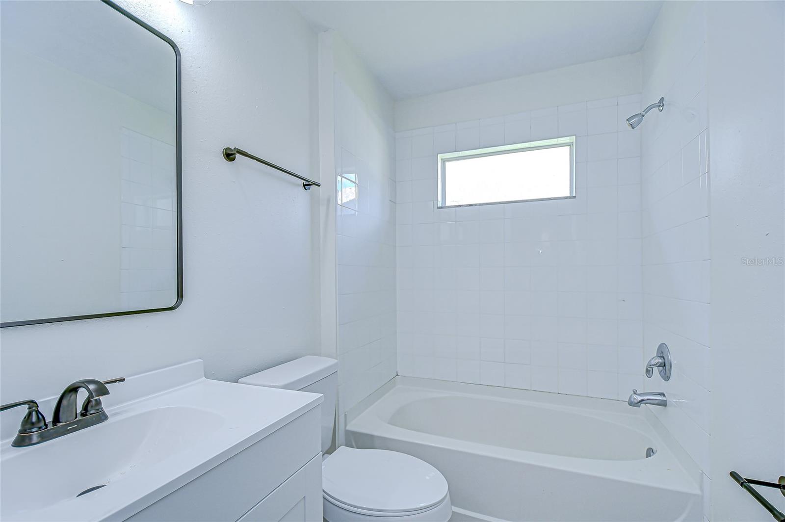 Image 6 of 30 For 25712 Bruford Boulevard