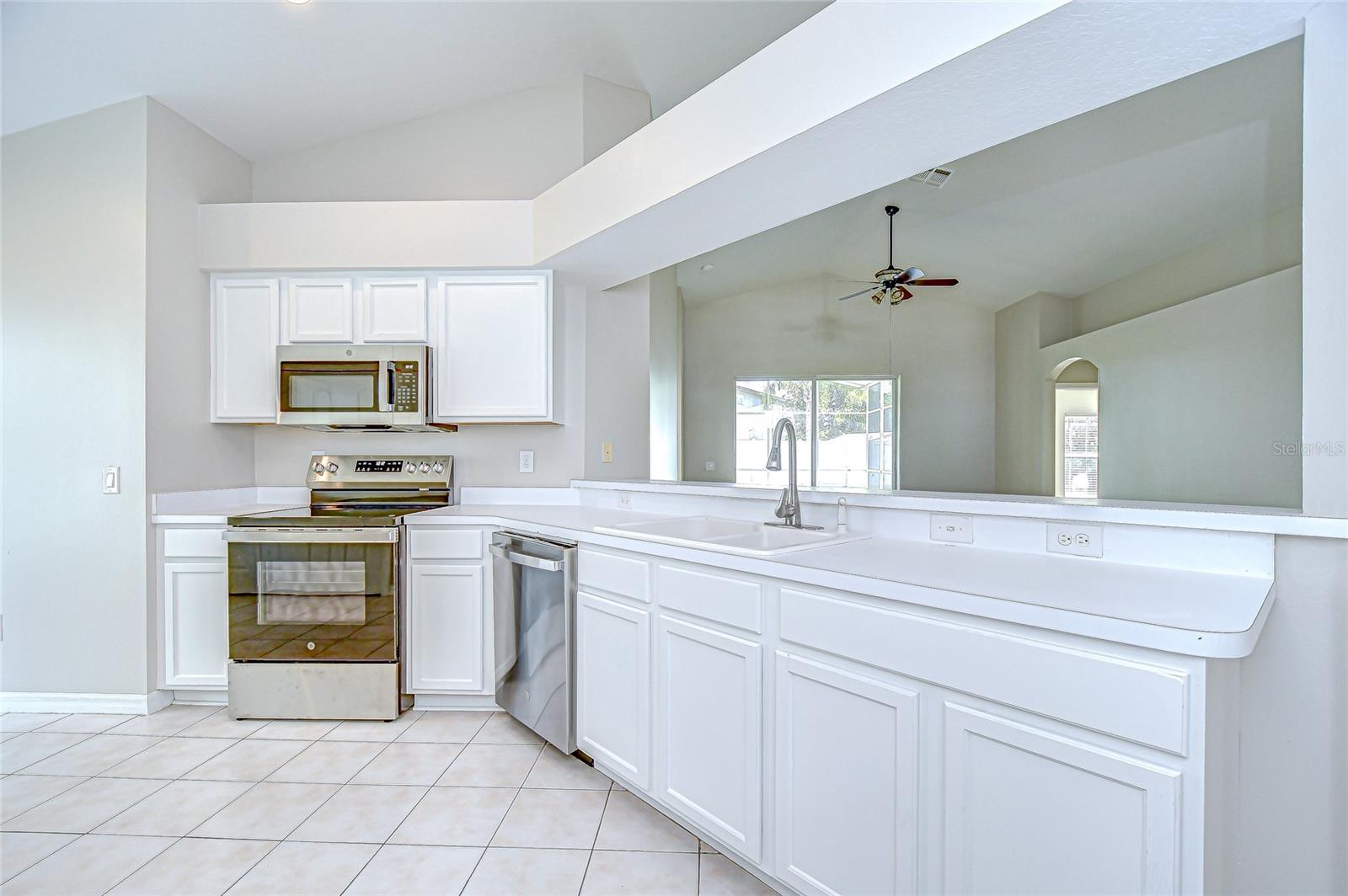 Image 9 of 30 For 25712 Bruford Boulevard