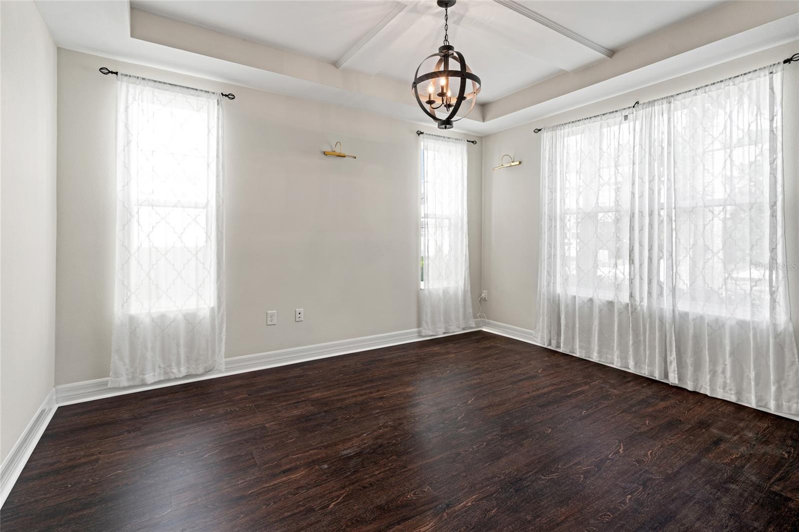 Listing photo id 13 for 4522 Scarlet Loop