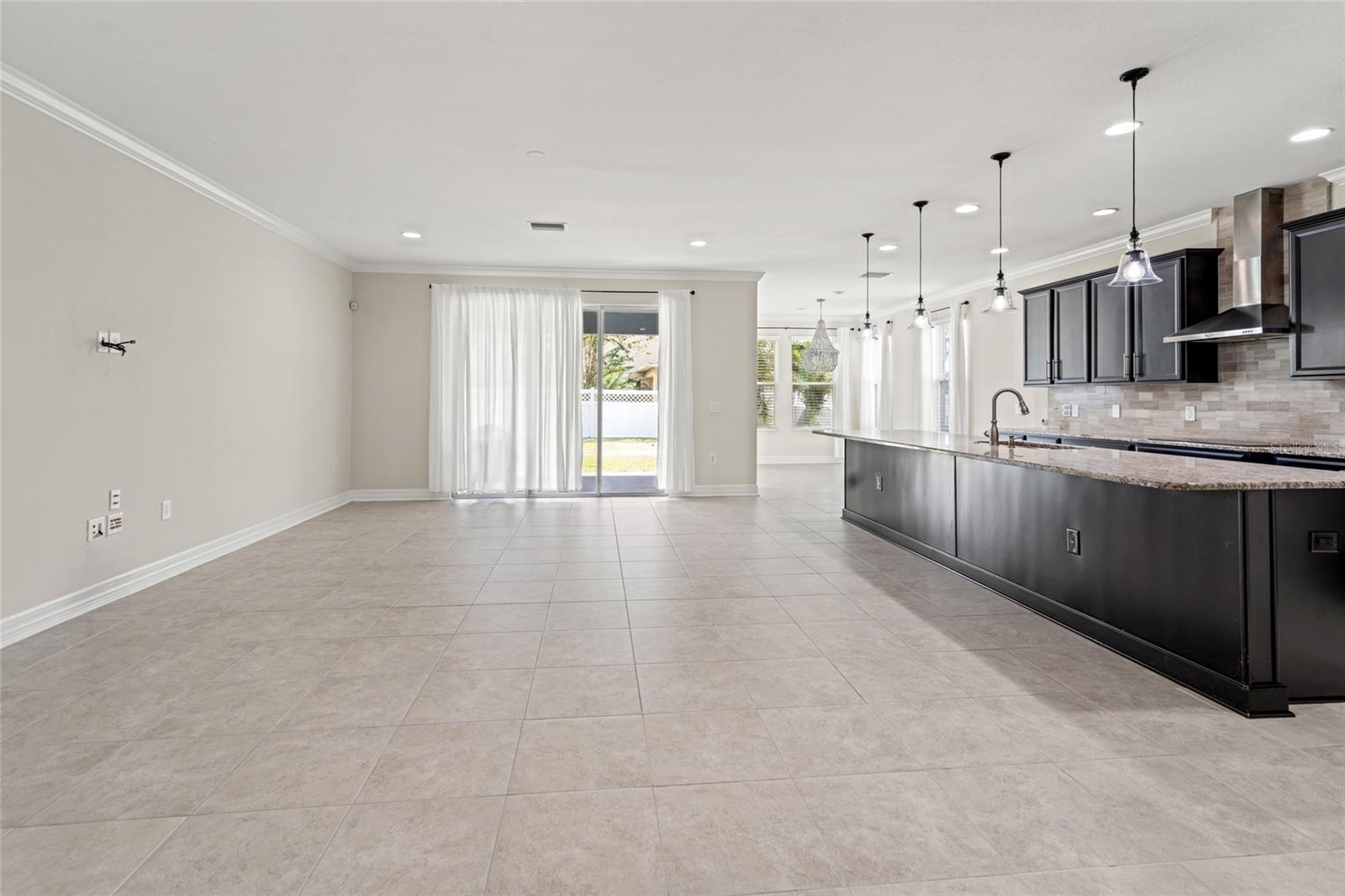 Listing photo id 15 for 4522 Scarlet Loop