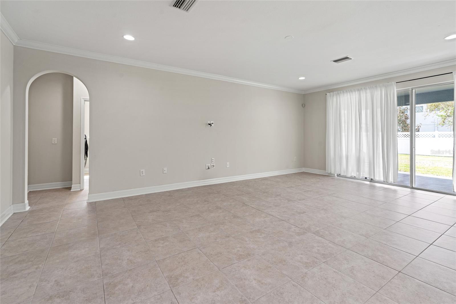 Listing photo id 16 for 4522 Scarlet Loop