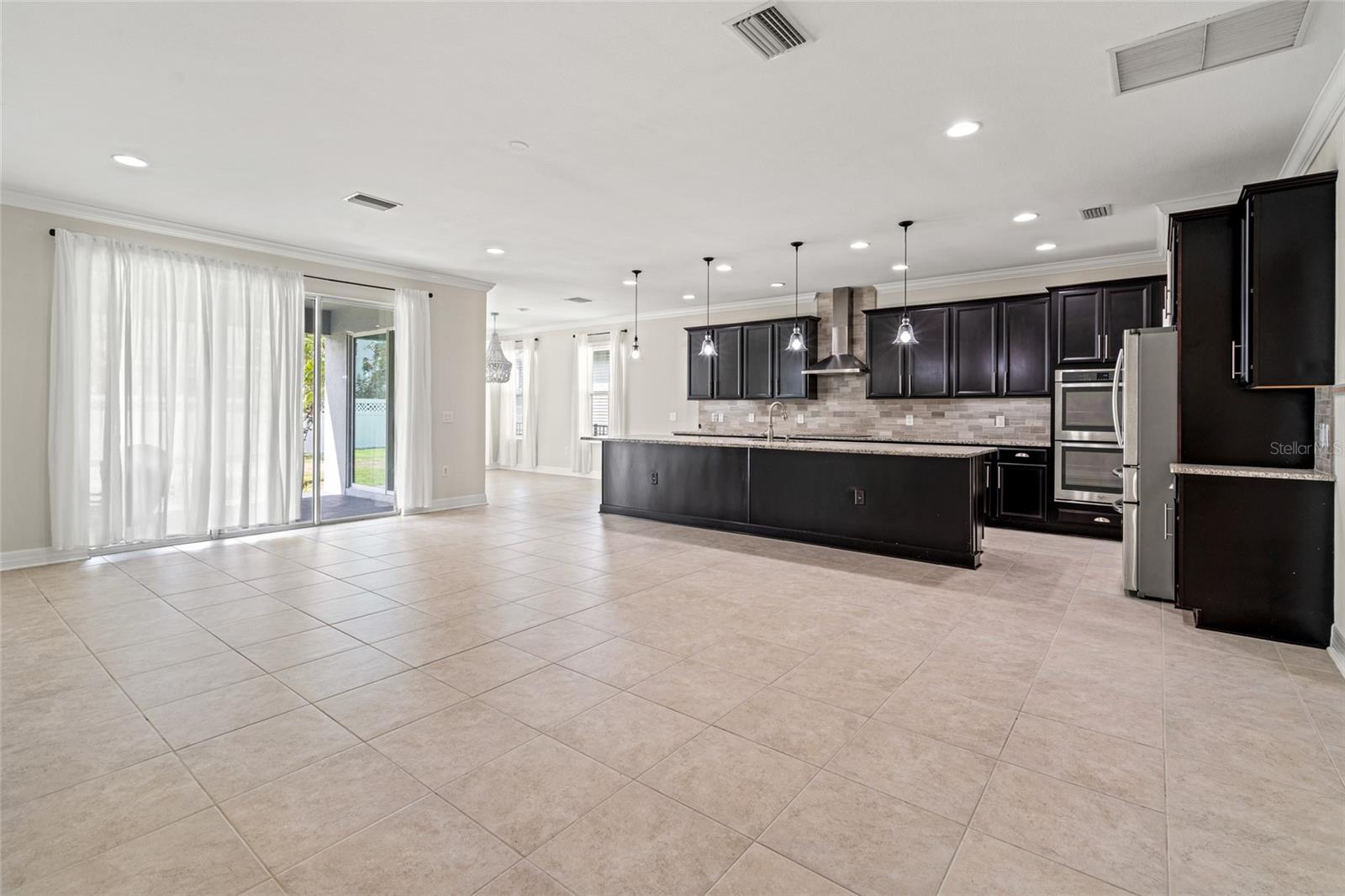Listing photo id 17 for 4522 Scarlet Loop